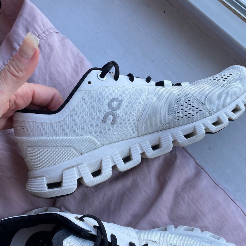 On Running Cloud,  White and Black Running Shoes size 7.5 PLEASE READ BELOW - Picture 9 of 12